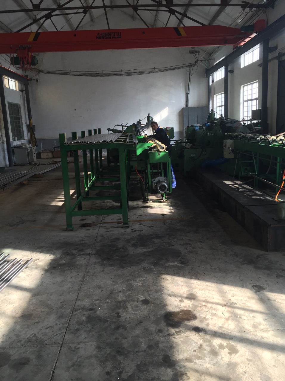 無(wú)縫管研磨車(chē)間 (2)